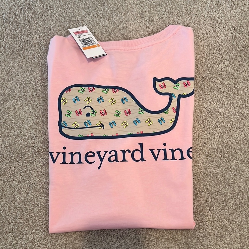 Women’s Vineyard Vines flip flop whale t-shirt